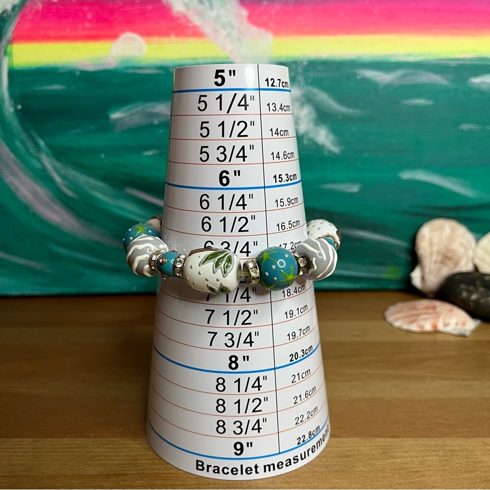 Kate & Macy palm tree vista hand painted ceramic and acrylic bead bracelet - Picture 6 of 7